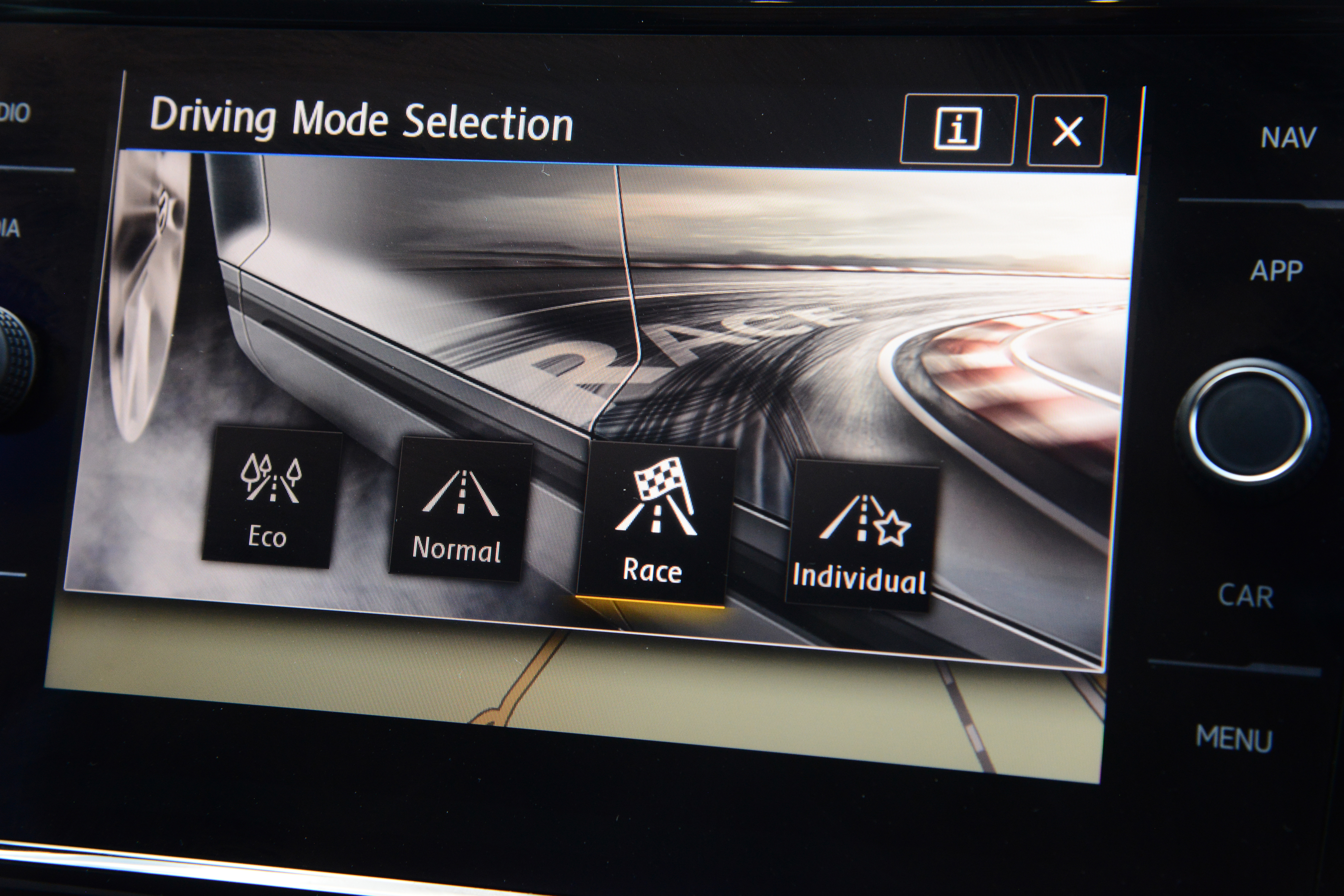 Mountune VW Golf R - screen