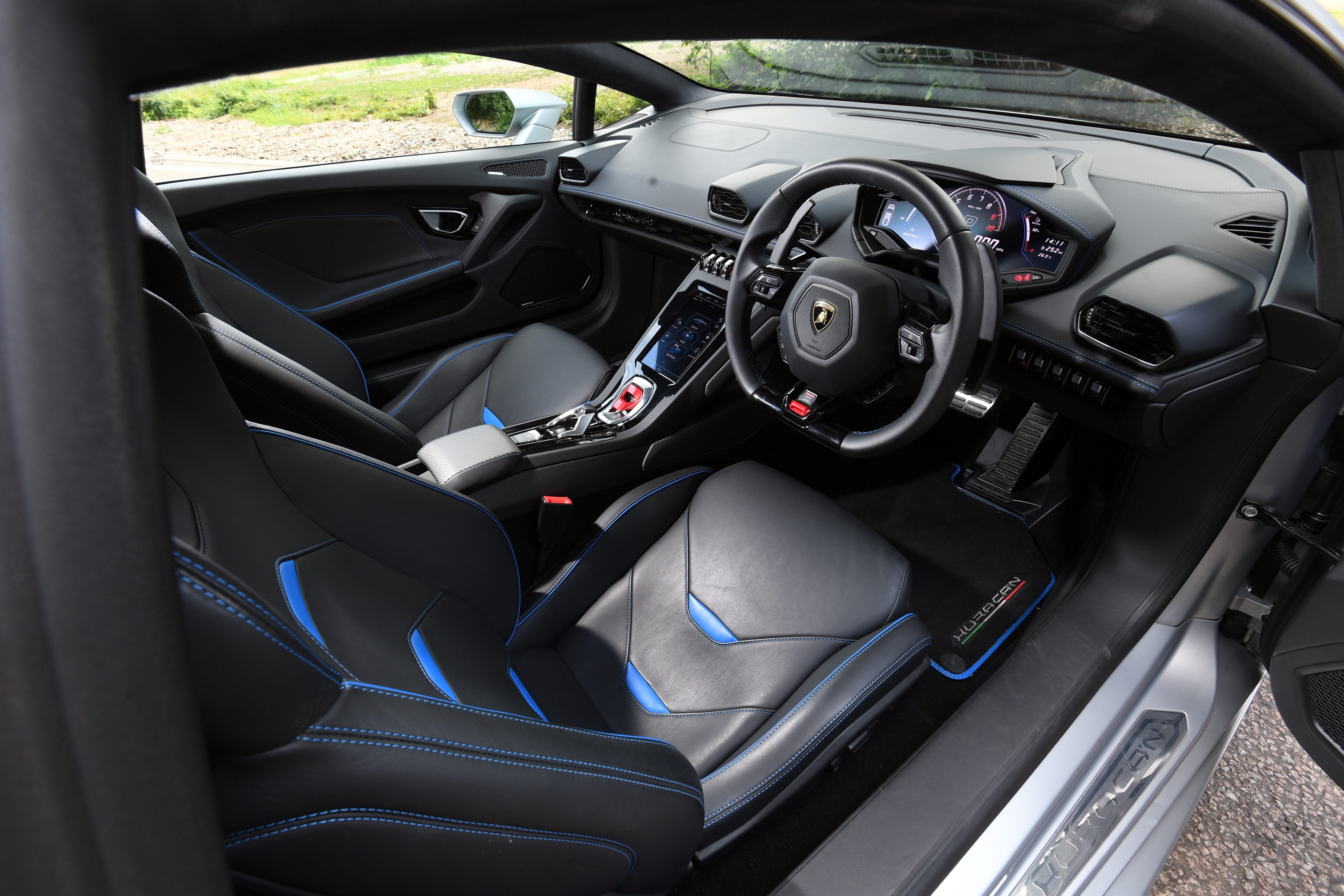 Lamborghini Huracan Evo - interior