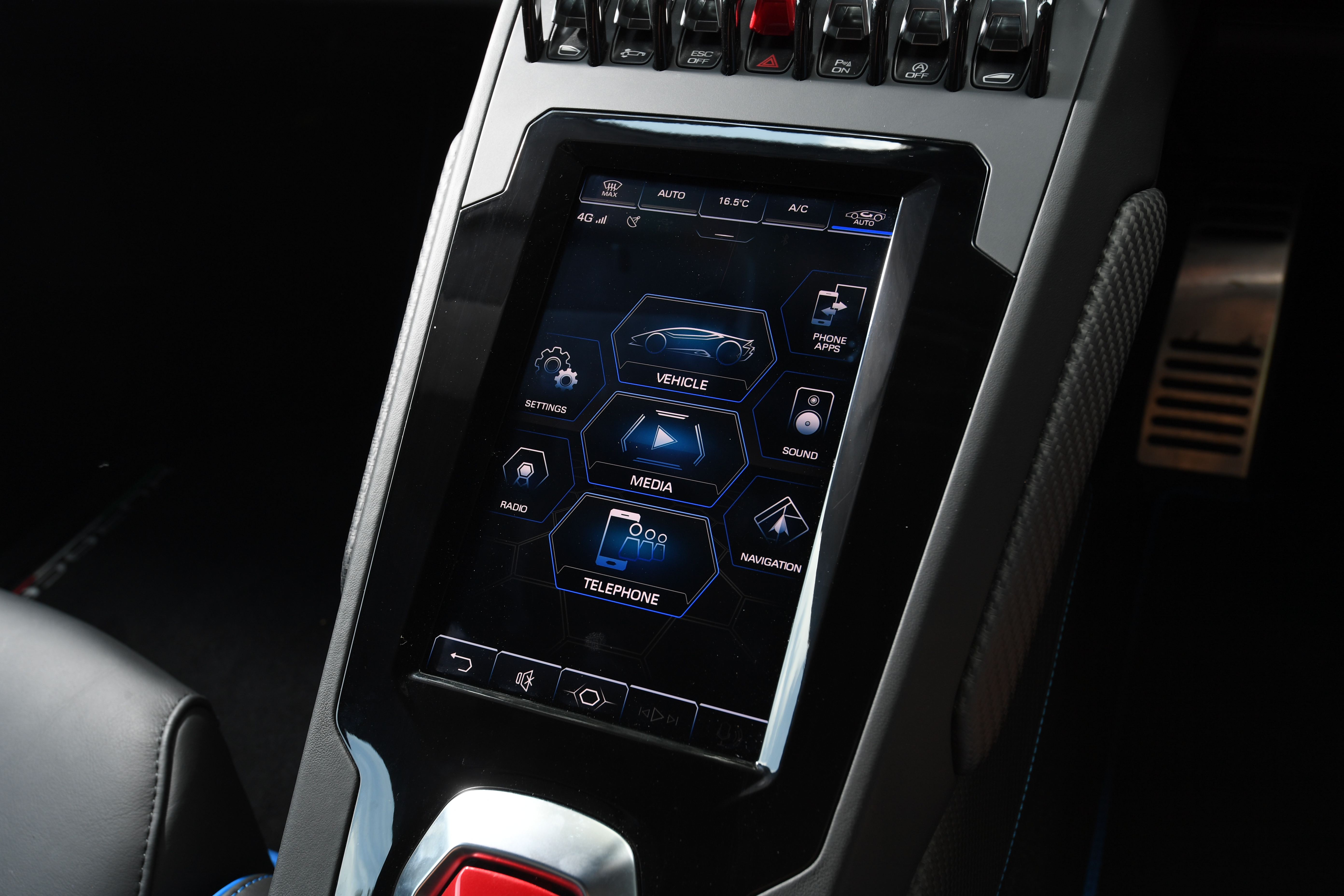 Lamborghini Huracan Evo - dash