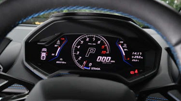 Lamborghini Huracan Evo - dials