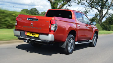 Mitsubishi L200 - rear tracking