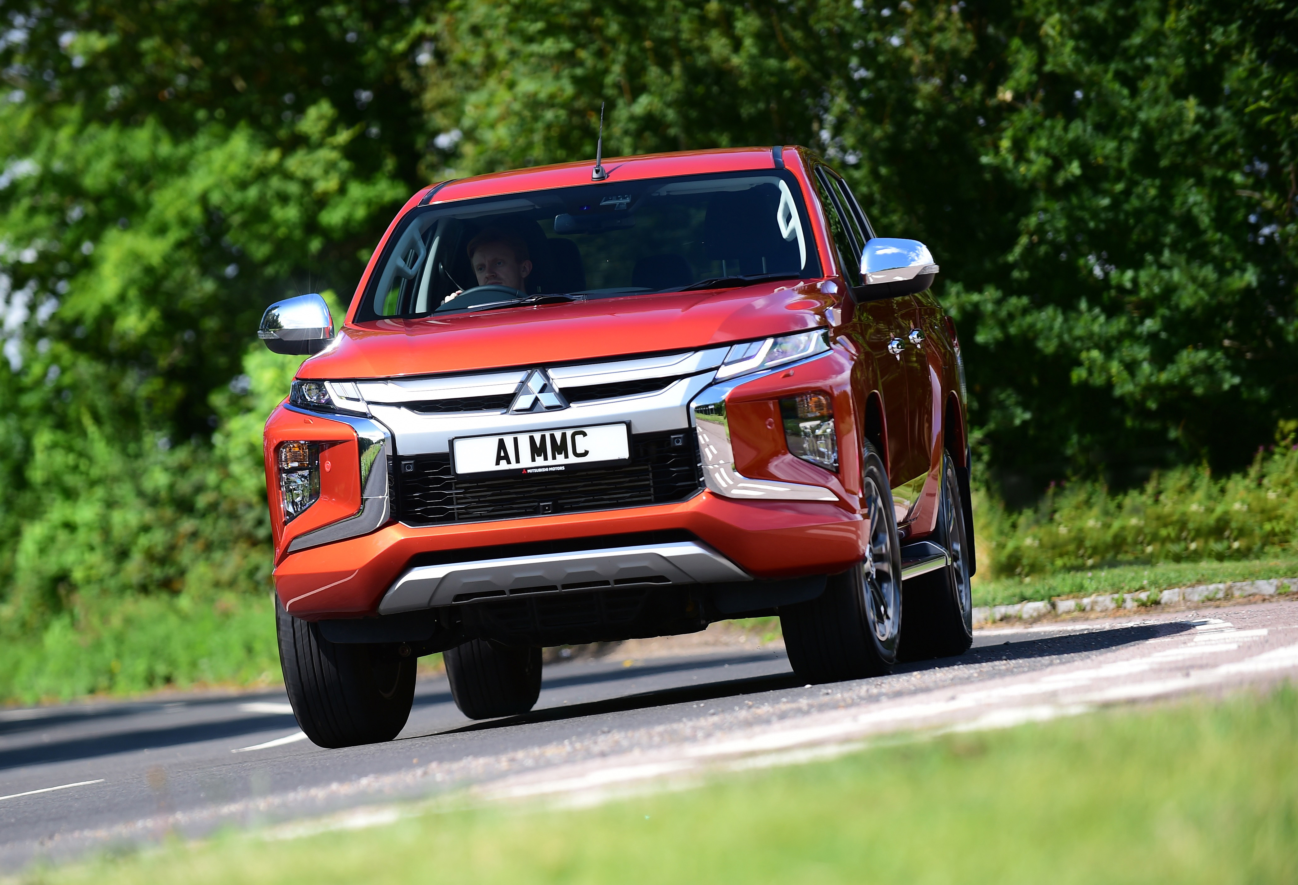Mitsubishi L200 - front cornering