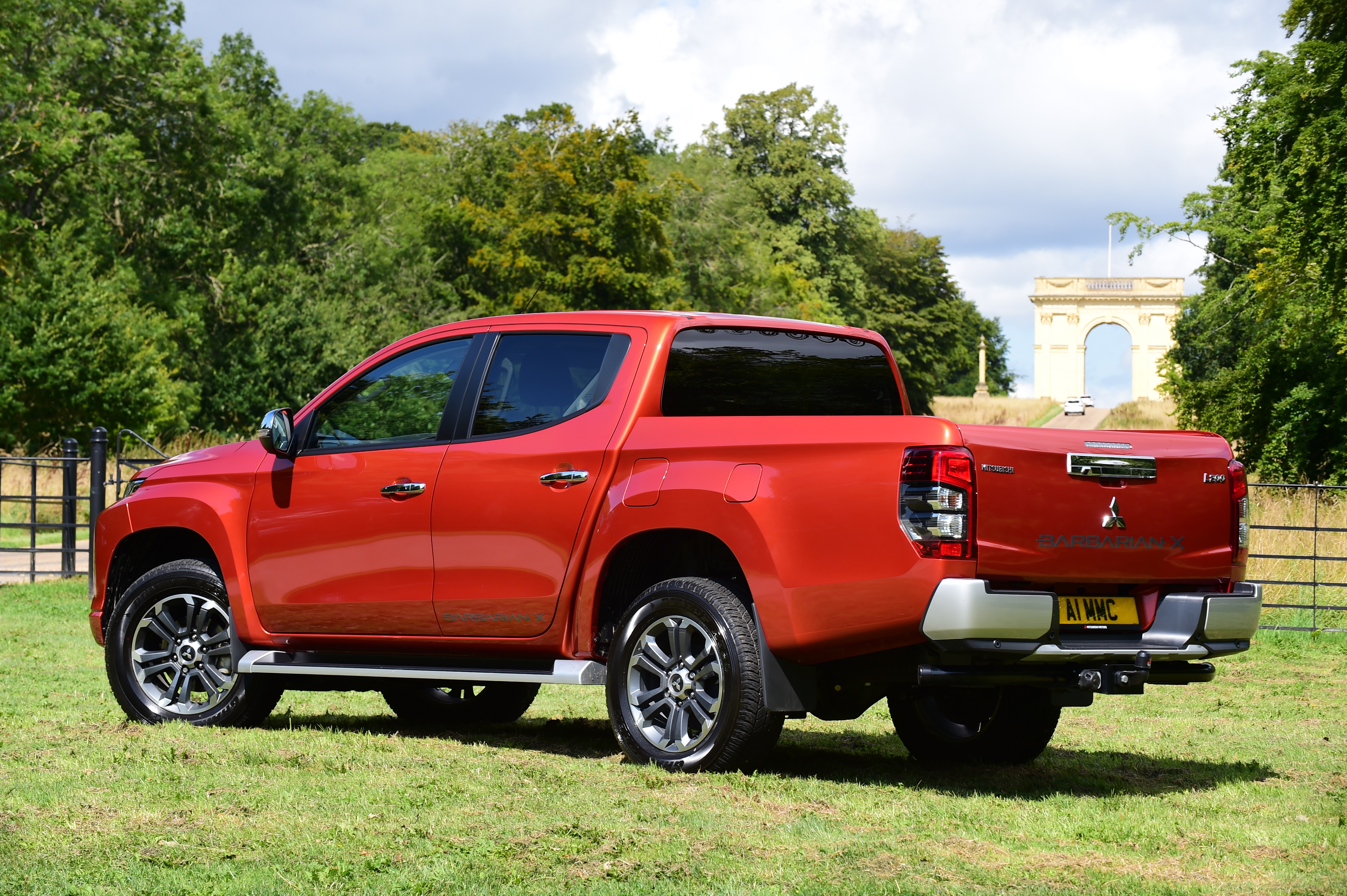 Mitsubishi L200 - side static