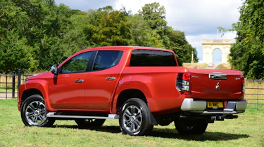 Mitsubishi L200 - side static