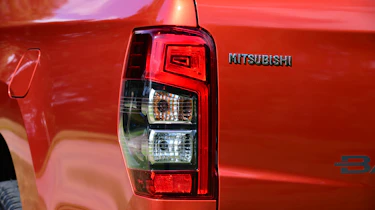 Mitsubishi L200 - brake light