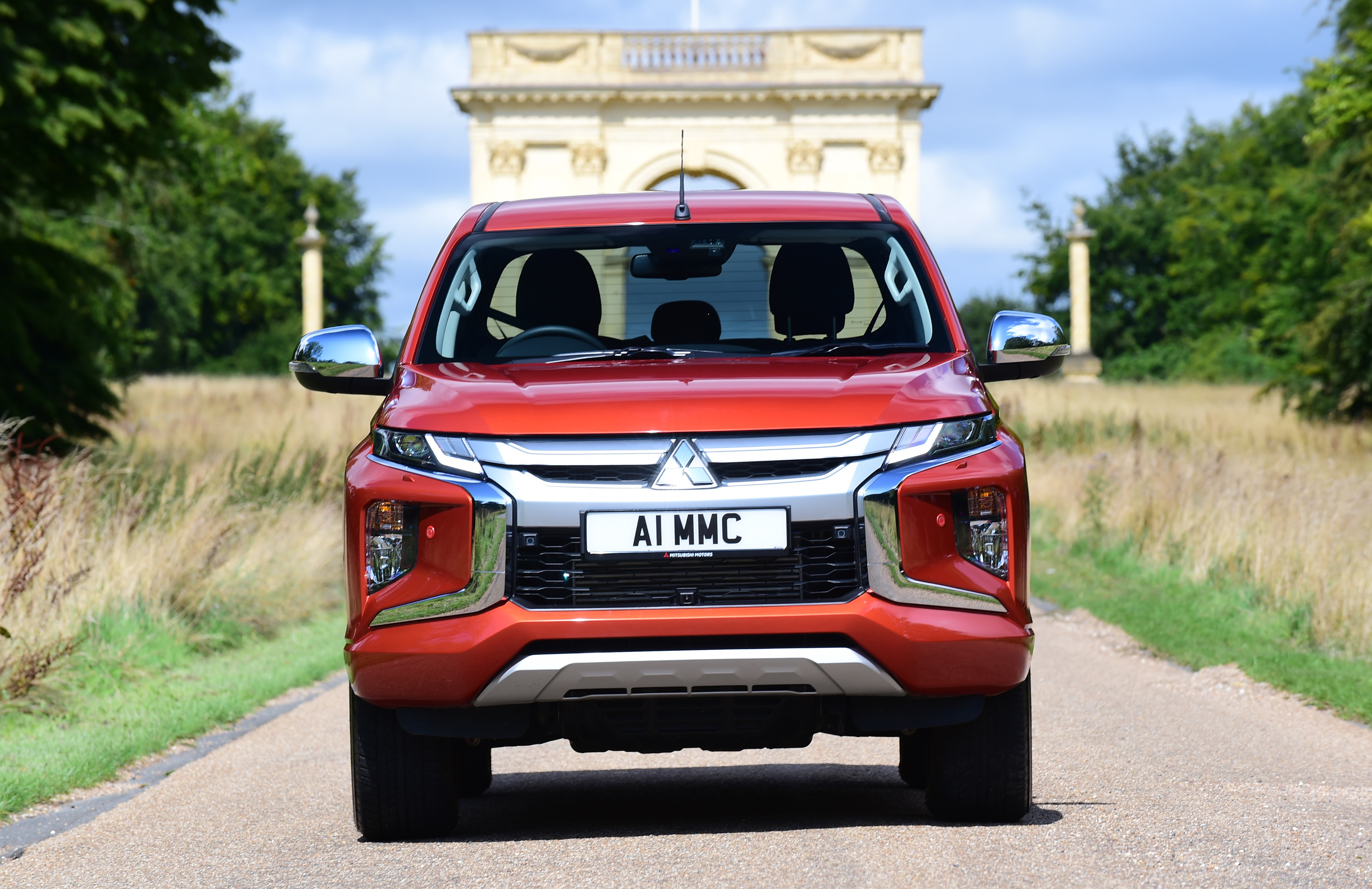 Mitsubishi L200 - front static
