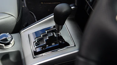 Mitsubishi L200 - gear shifter
