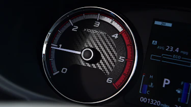Mitsubishi L200 - dials