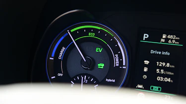Hyundai Kona Hybrid - dials