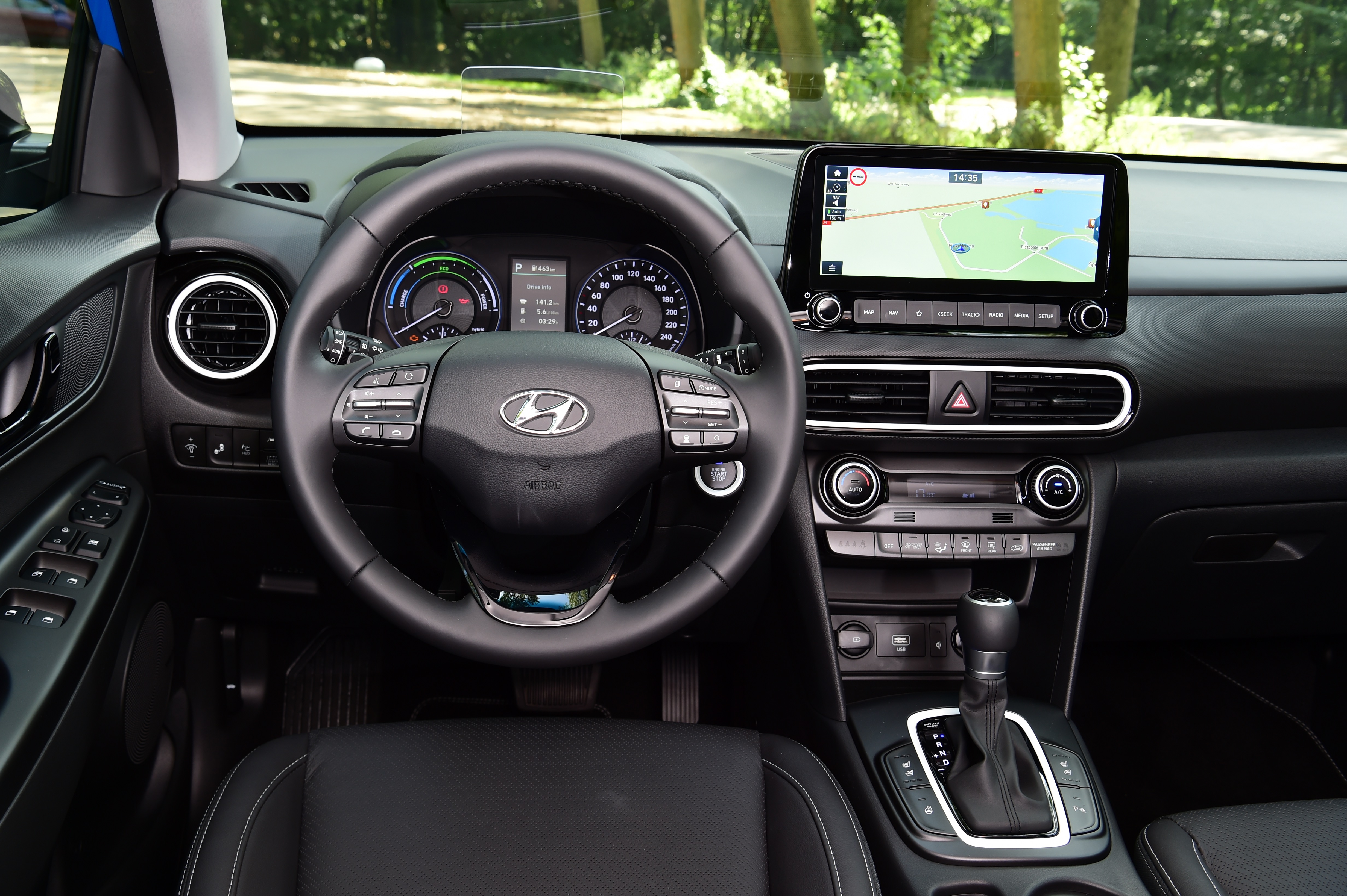 Hyundai Kona Hybrid - interior 