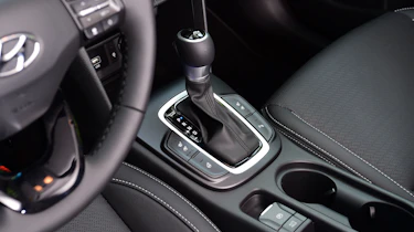 Hyundai Kona Hybrid - gear