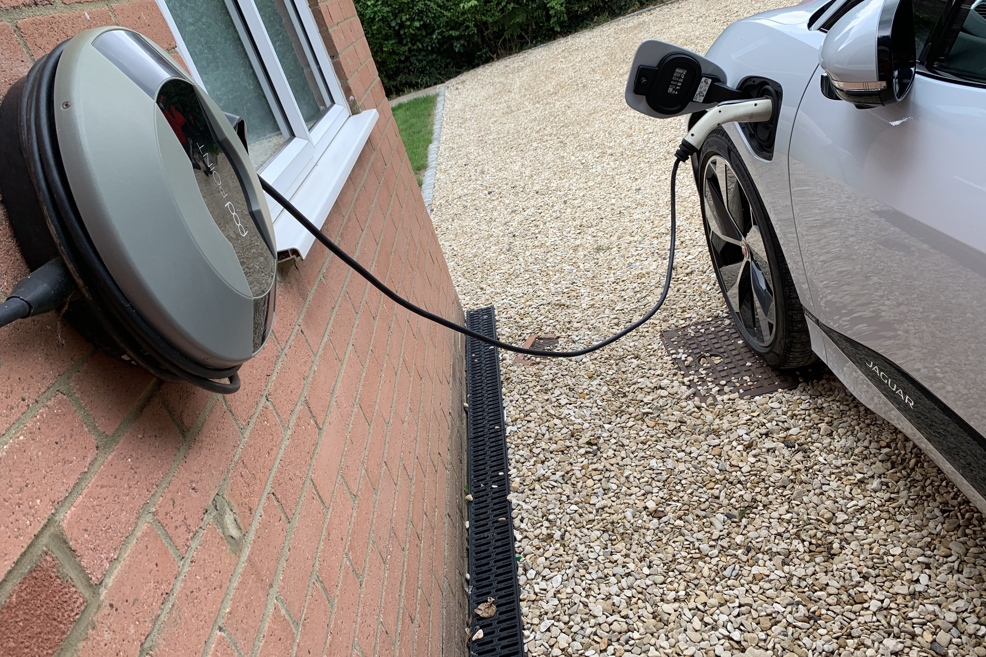 Jaguar I-Pace - charging
