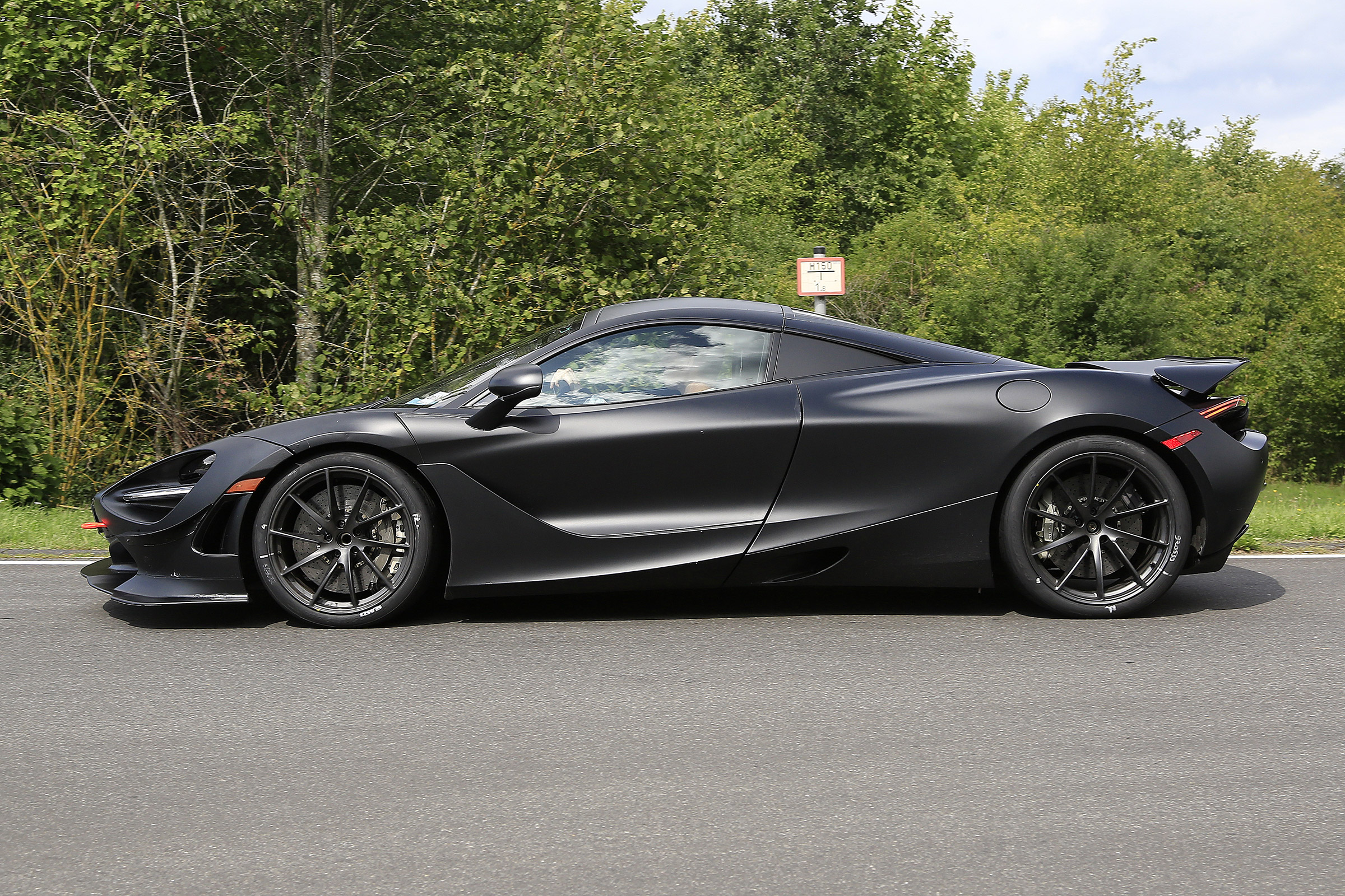 McLaren 750LT - spyshot 5
