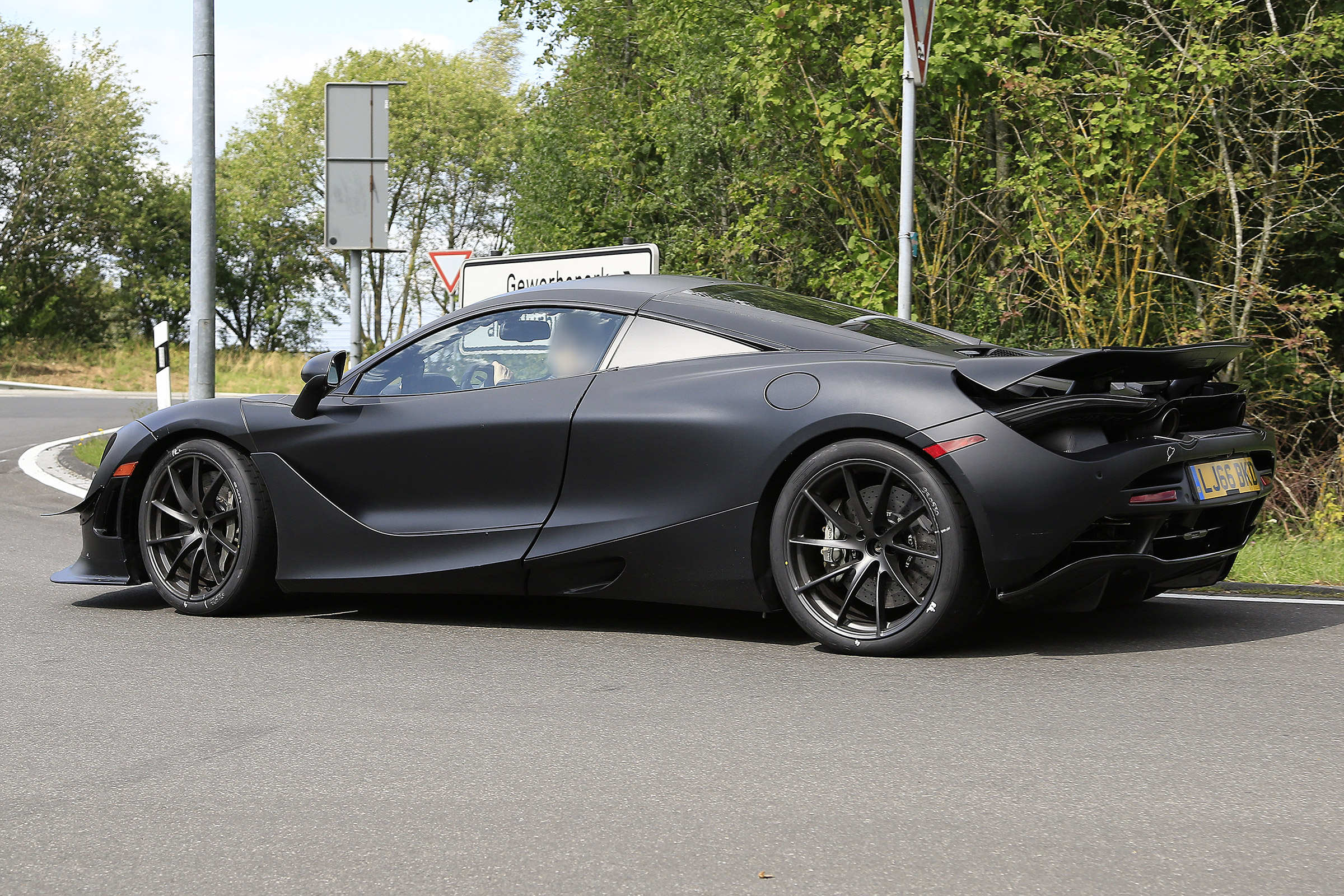 McLaren 750LT - spyshot 6