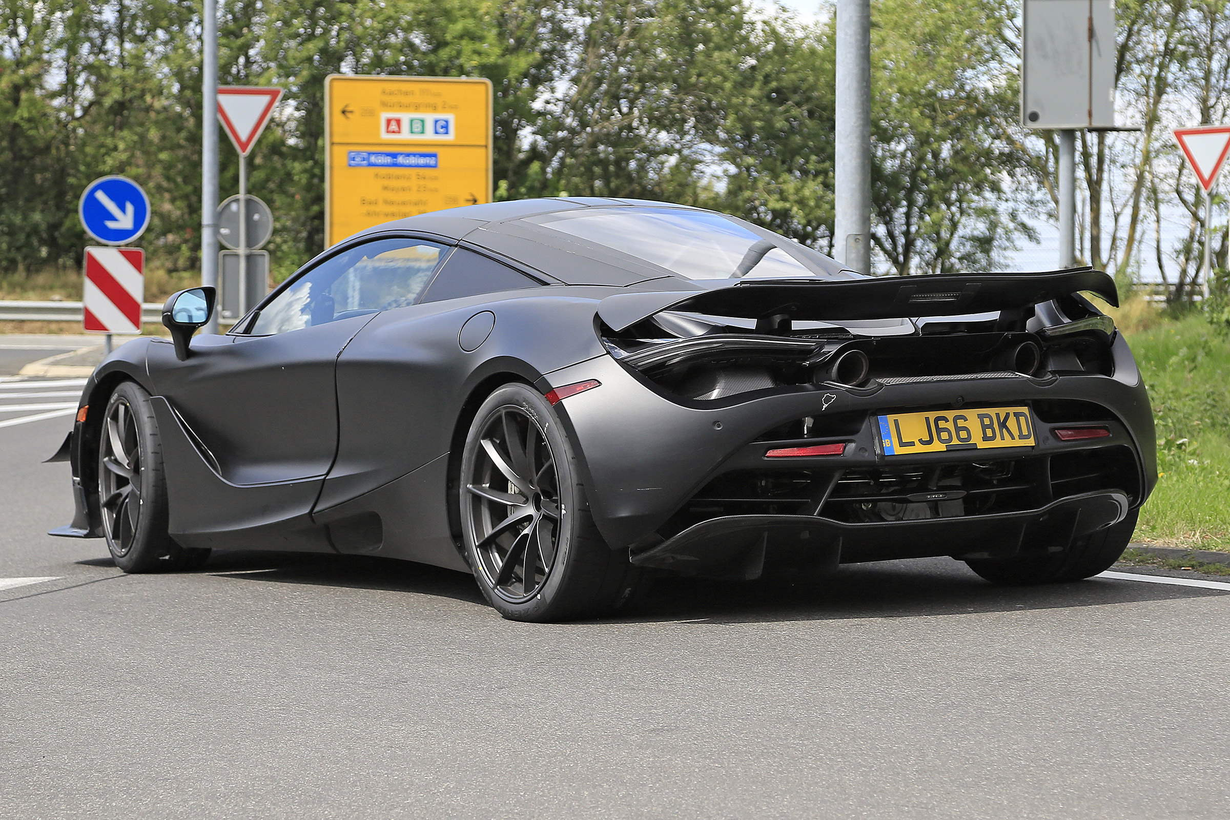 McLaren 750LT - spyshot 7