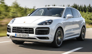 Porsche Cayenne Turbo S E-Hybrid - front tracking