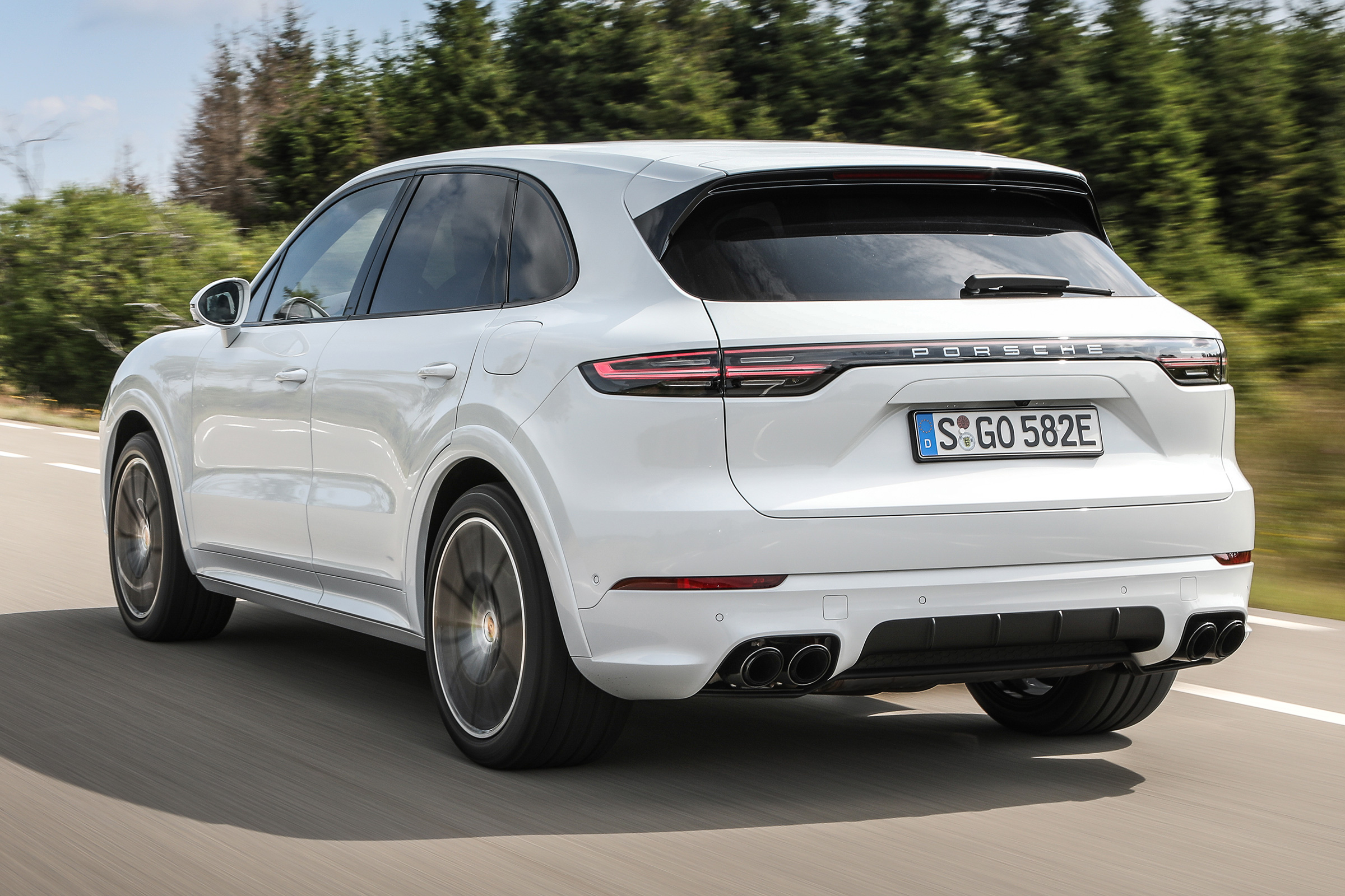 Porsche Cayenne Turbo S E-Hybrid - rear tracking