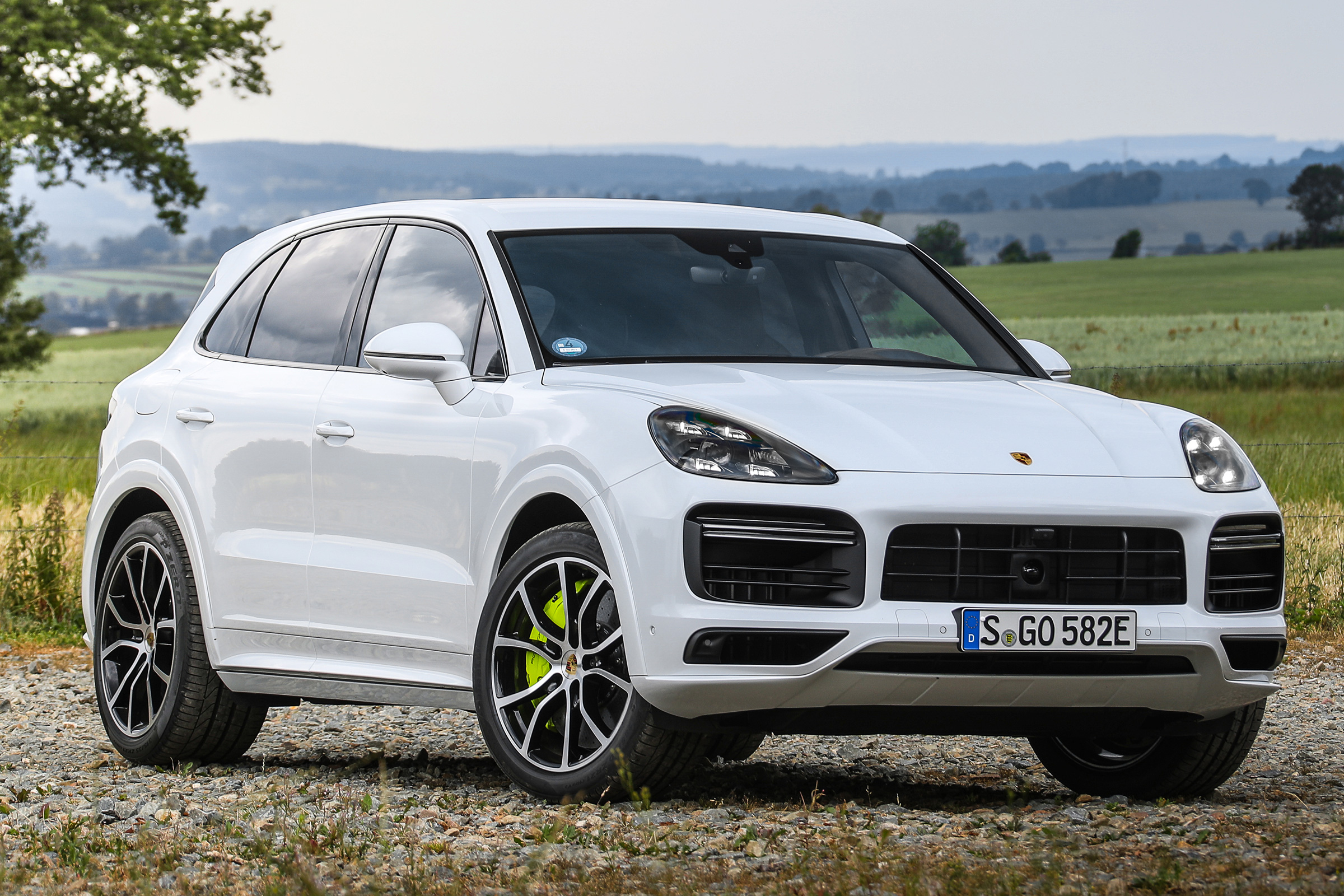 Porsche Cayenne Turbo S E-Hybrid - front 3/4 static