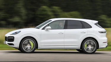 Porsche Cayenne Turbo S E-Hybrid - side tracking