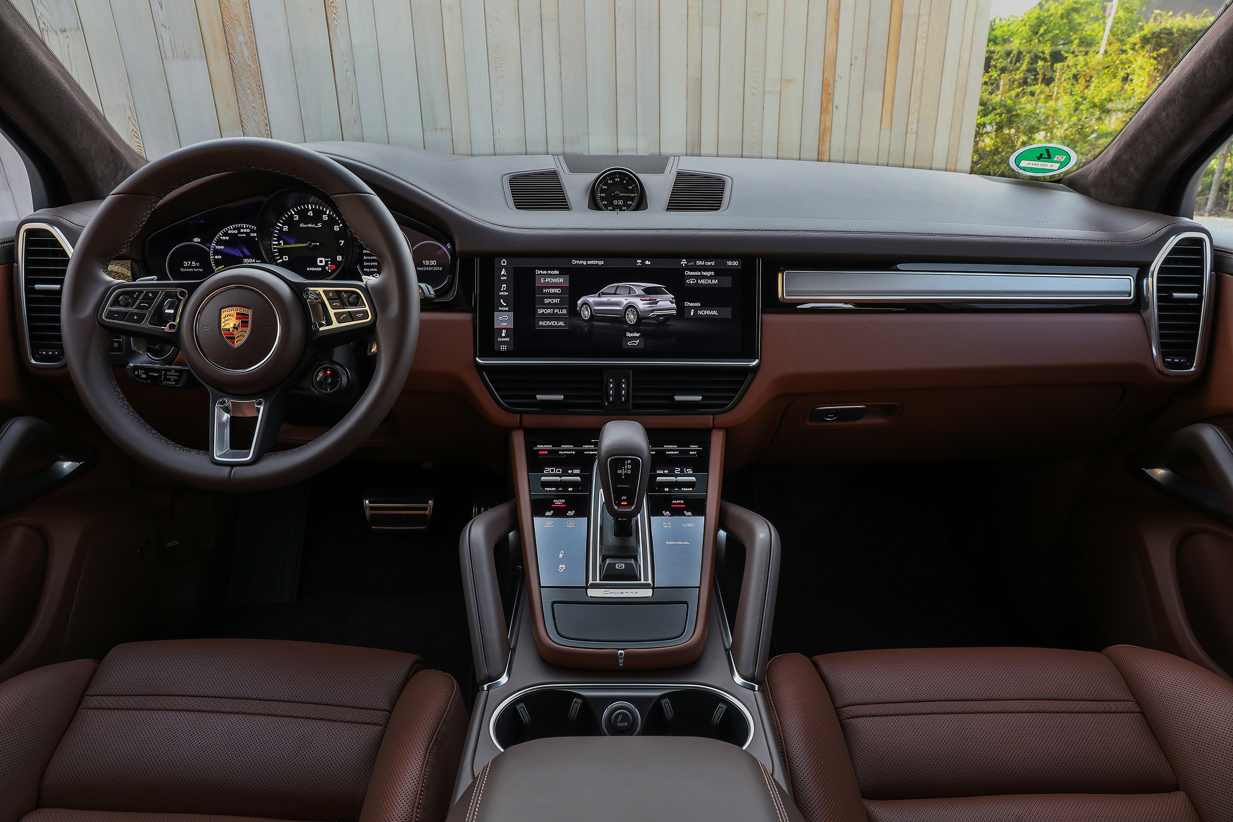 Porsche Cayenne Turbo S E-Hybrid - interior