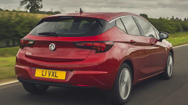 Vauxhall Astra 2019 facelift - rear tracking