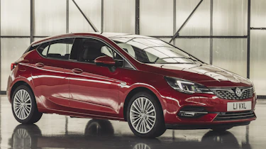 Vauxhall Astra 2019 facelift - front 3/4 static