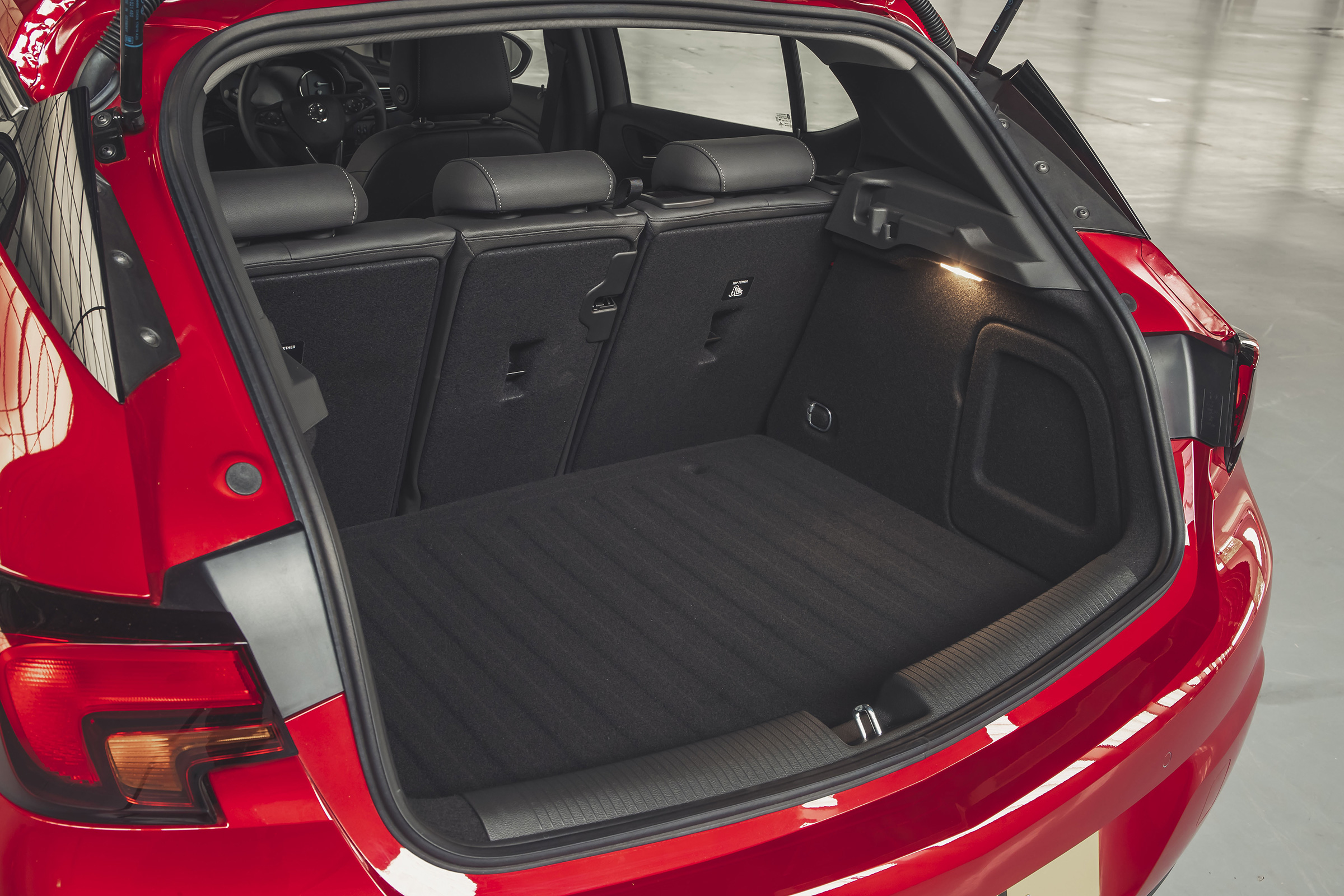 Vauxhall Astra 2019 facelift -boot