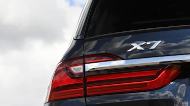BMW X7 - brake lights