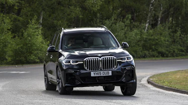 BMW X7 - front cornering