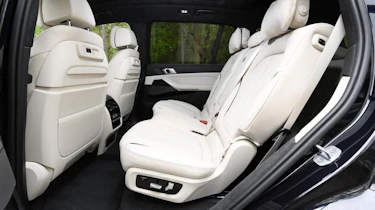 BMW X7 - middle row seats