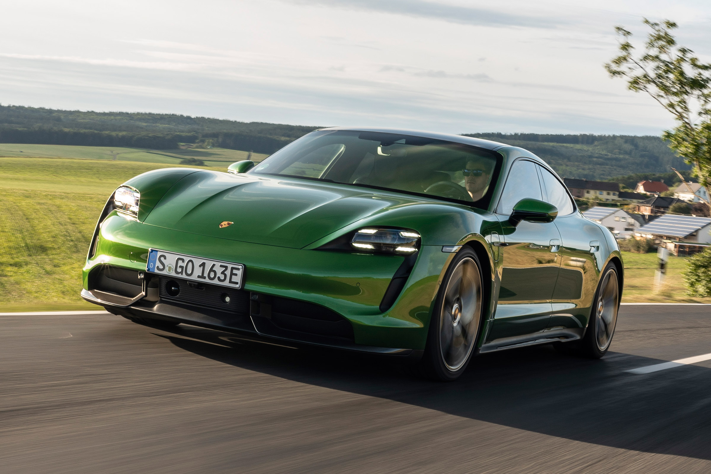 Porsche Taycan Turbo S - front