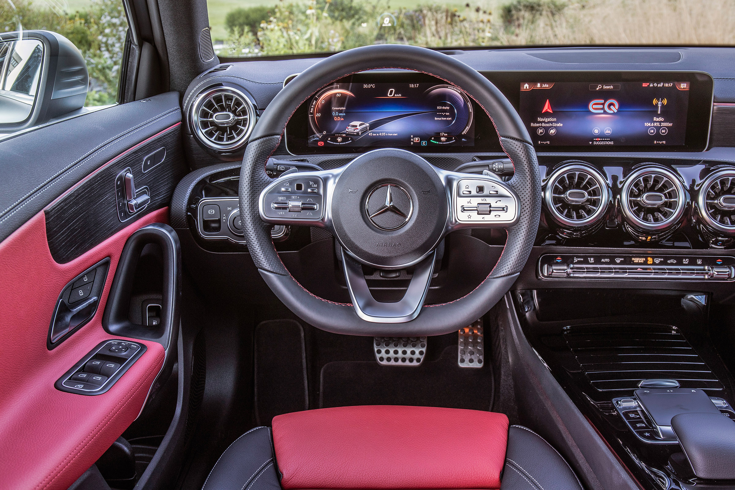 Mercedes A 250 e - dash