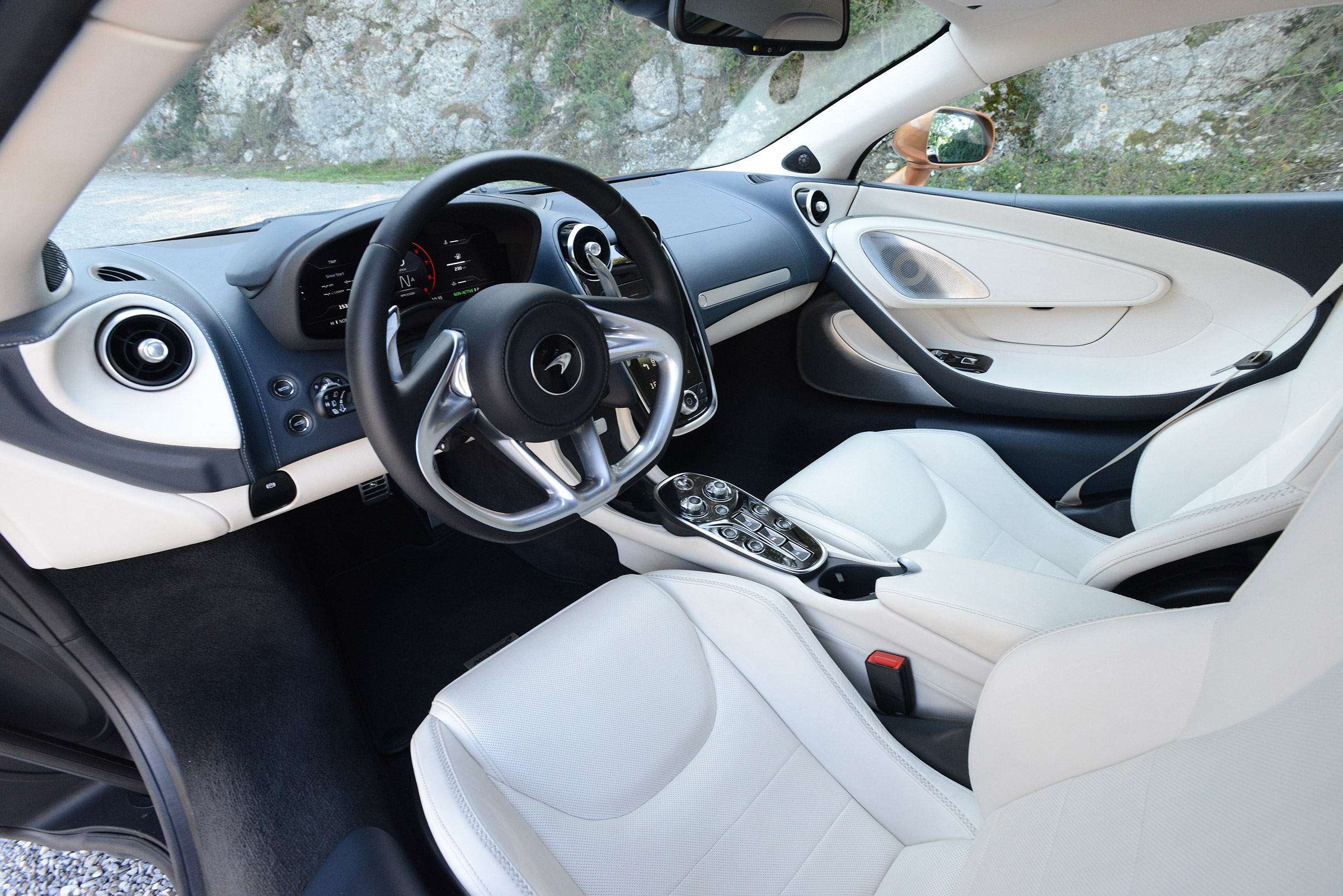 McLaren GT - dash