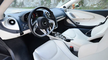 McLaren GT - dash