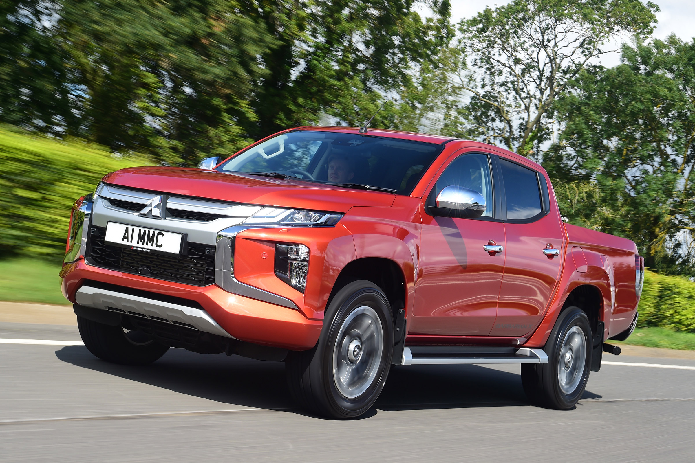 Mitsubishi L200 - front