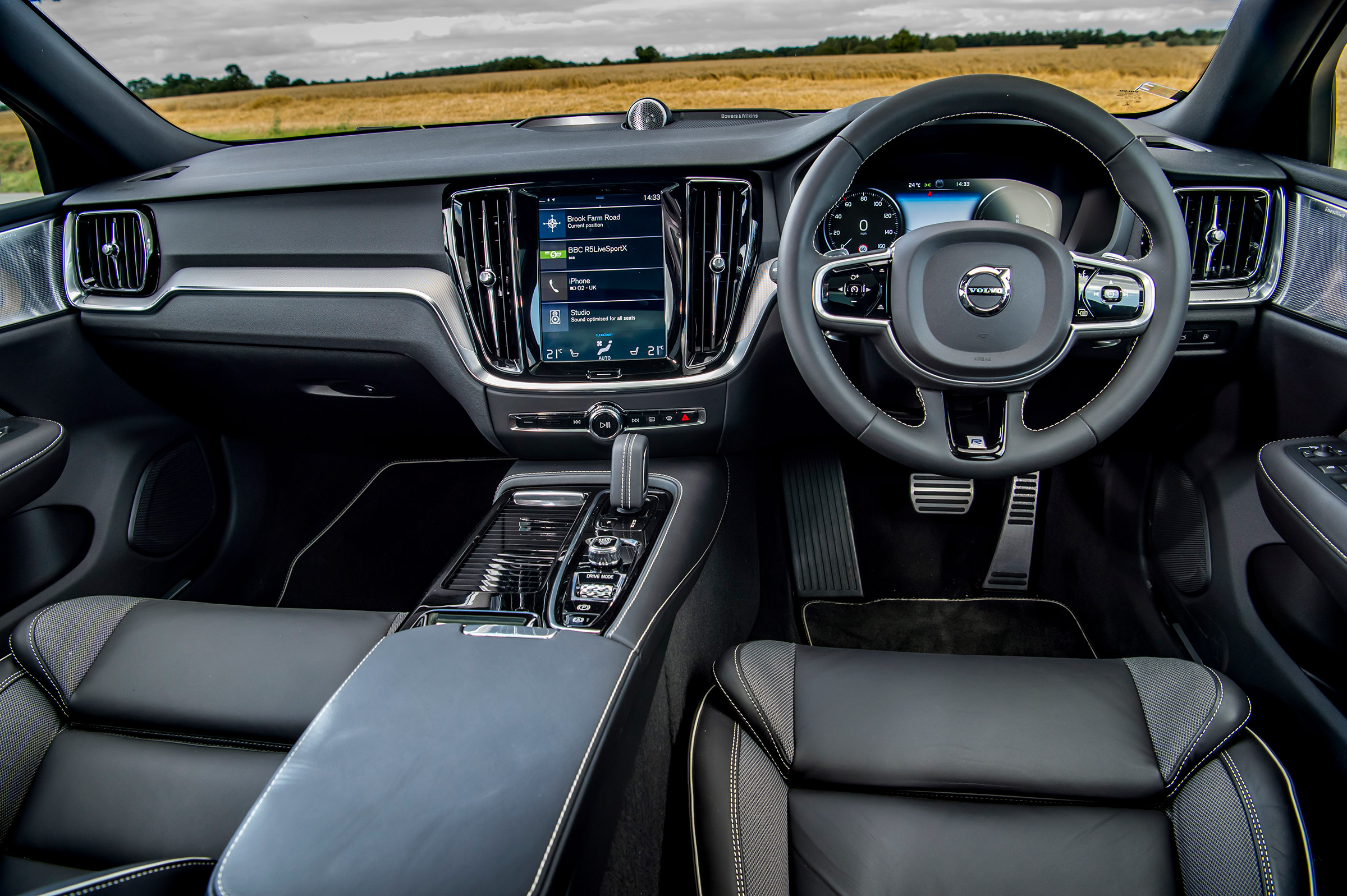 Volvo V60 T8 Twin Engine - dash