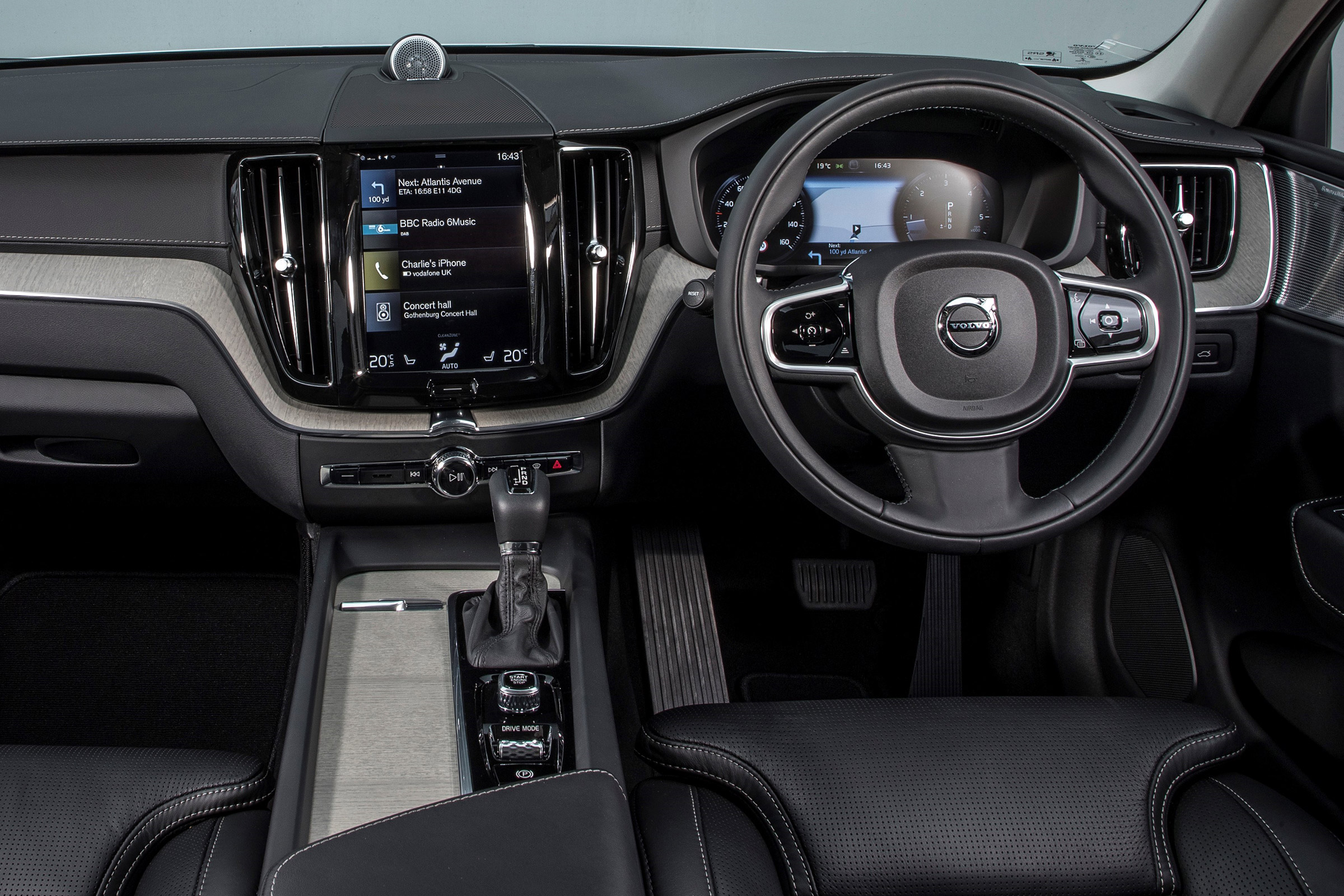 Volvo XC60 D4 - dash
