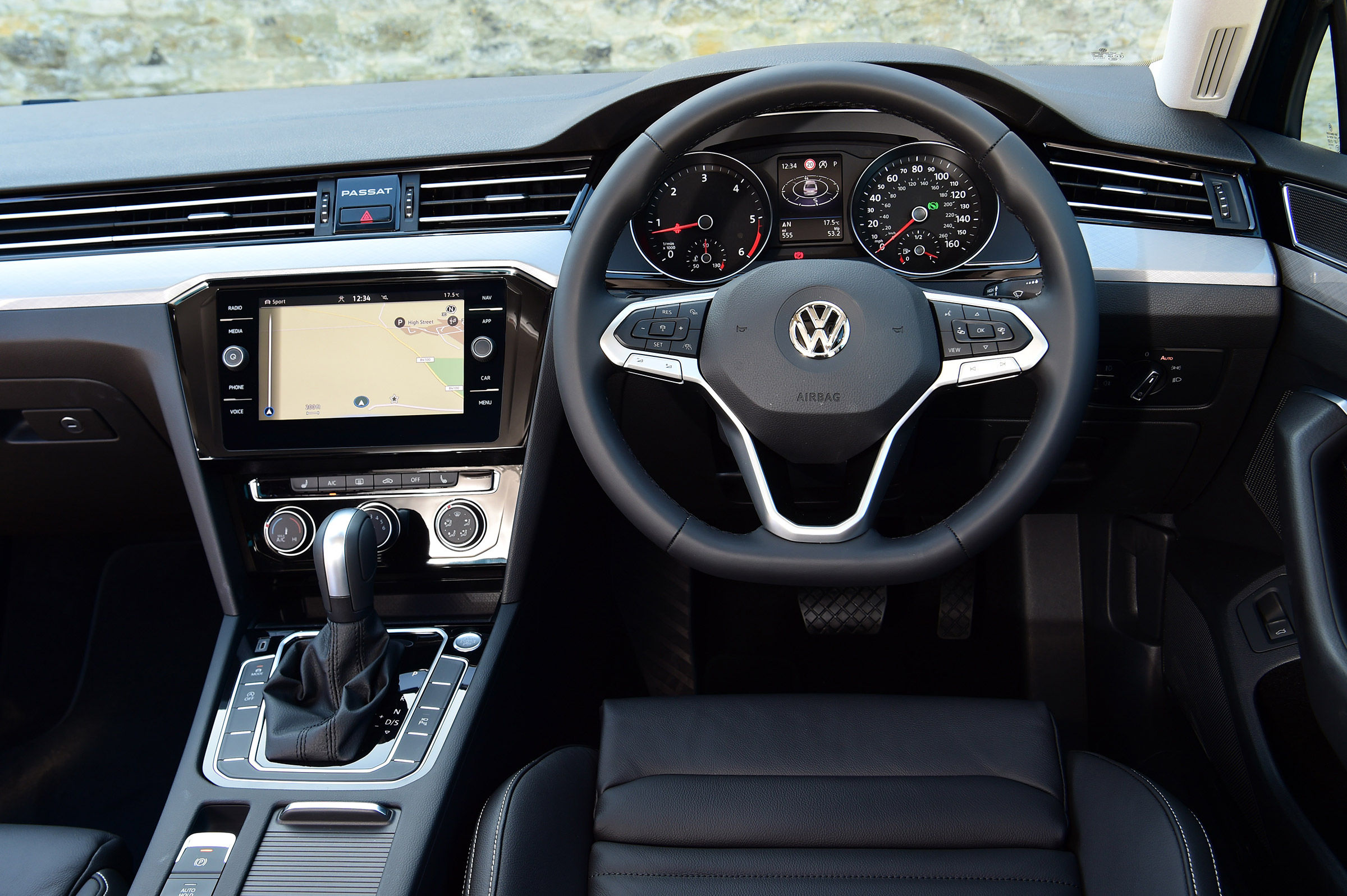 Volkswagen Passat - dash