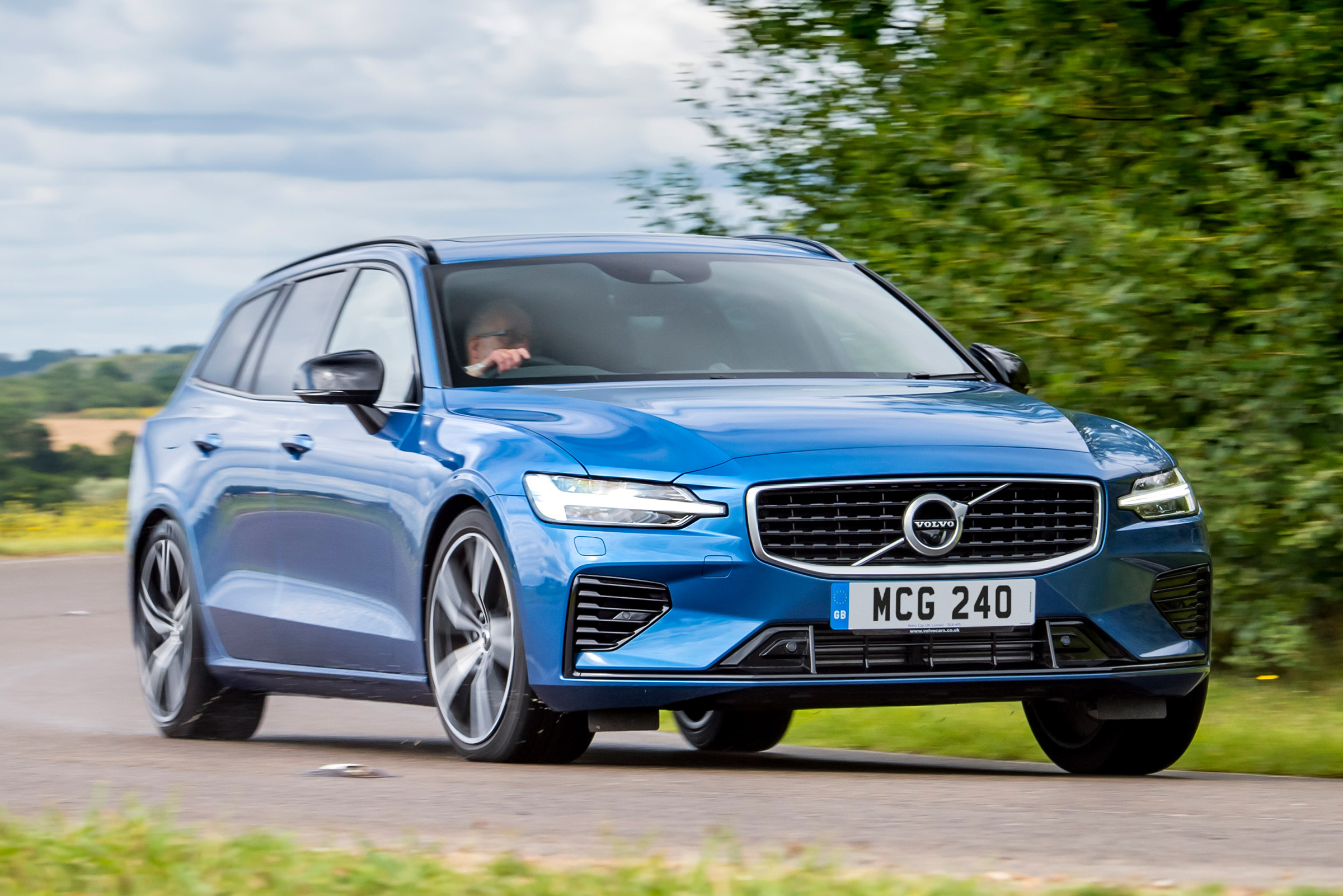 Volvo V60 T8 Twin Engine - front action