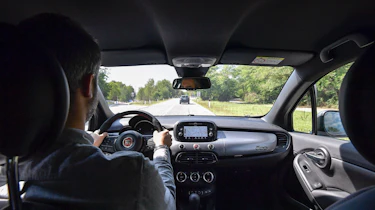 Fiat 500 X Sport - driving