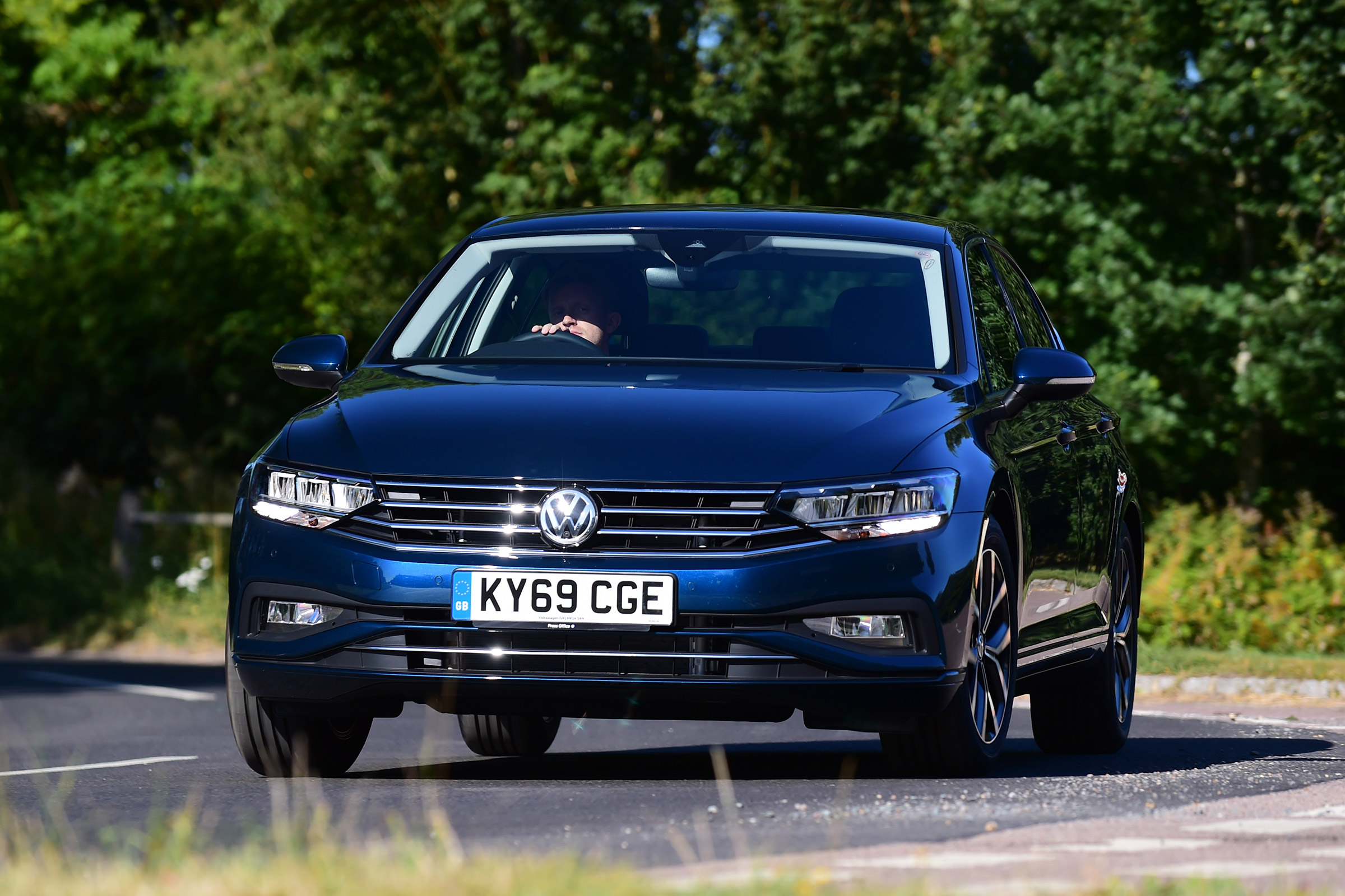 Volkswagen Passat - front cornering