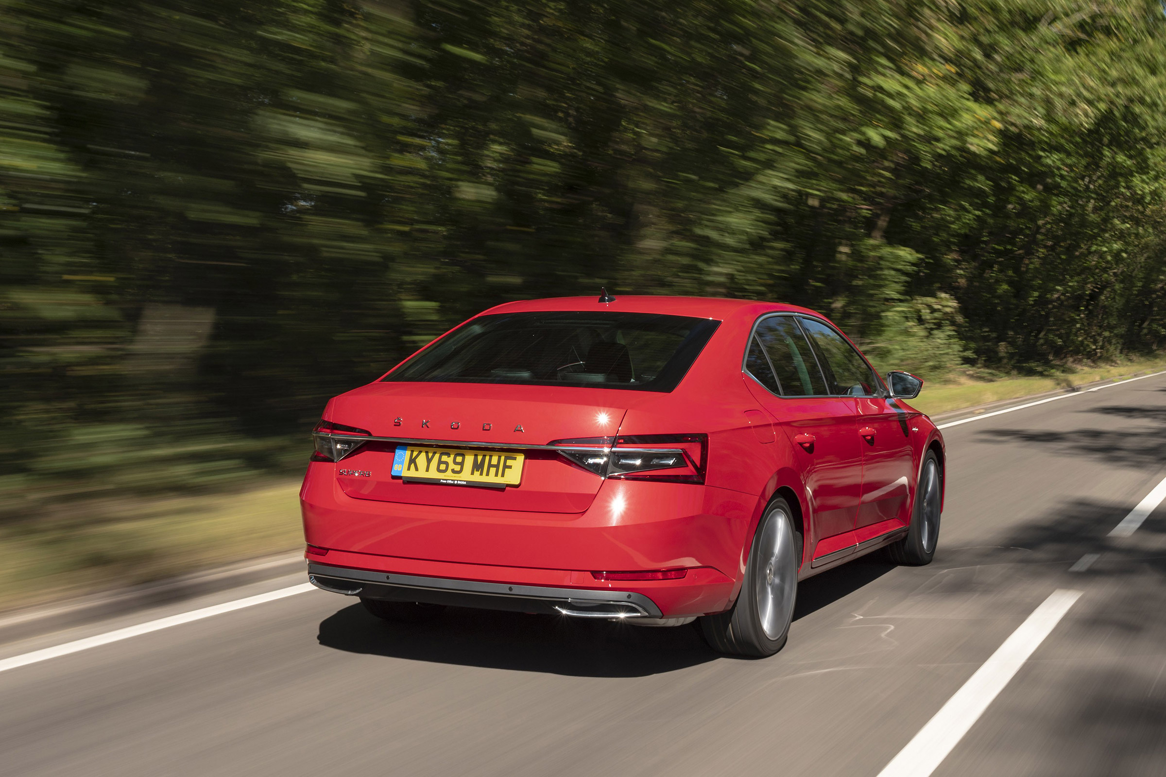 Skoda Superb - rear tracking