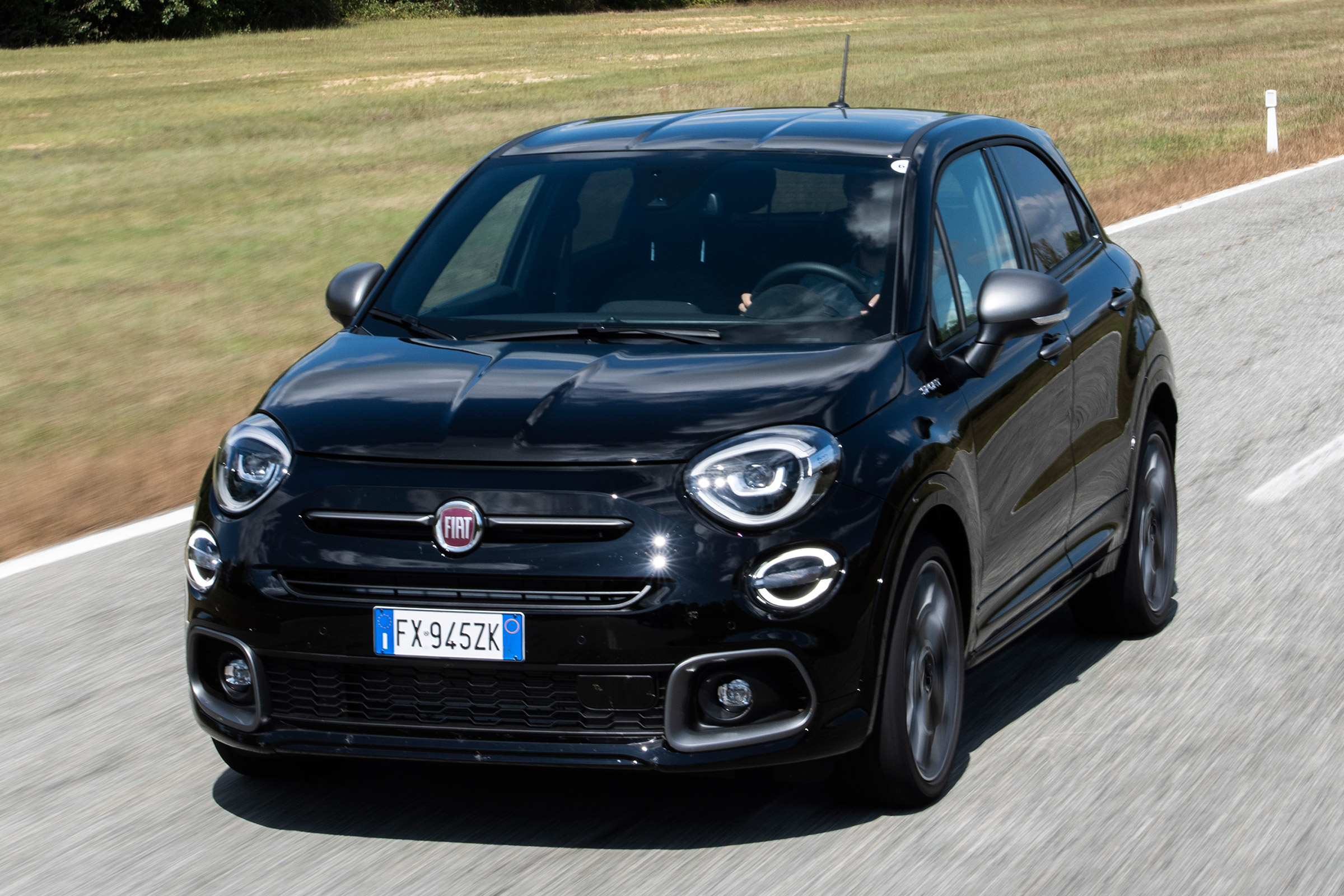 Fiat 500 X Sport - front tracking
