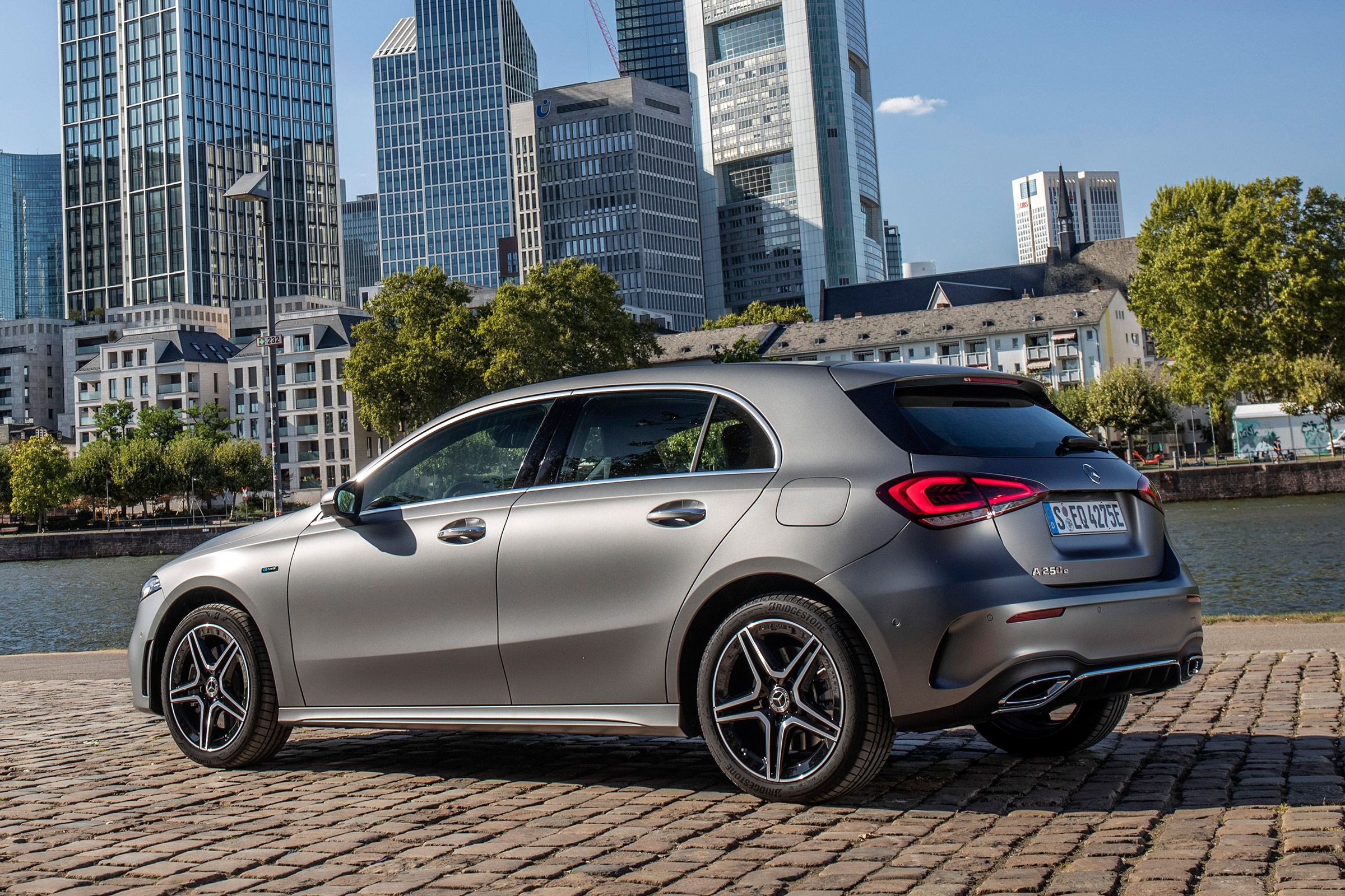 Mercedes A 250 e - rear