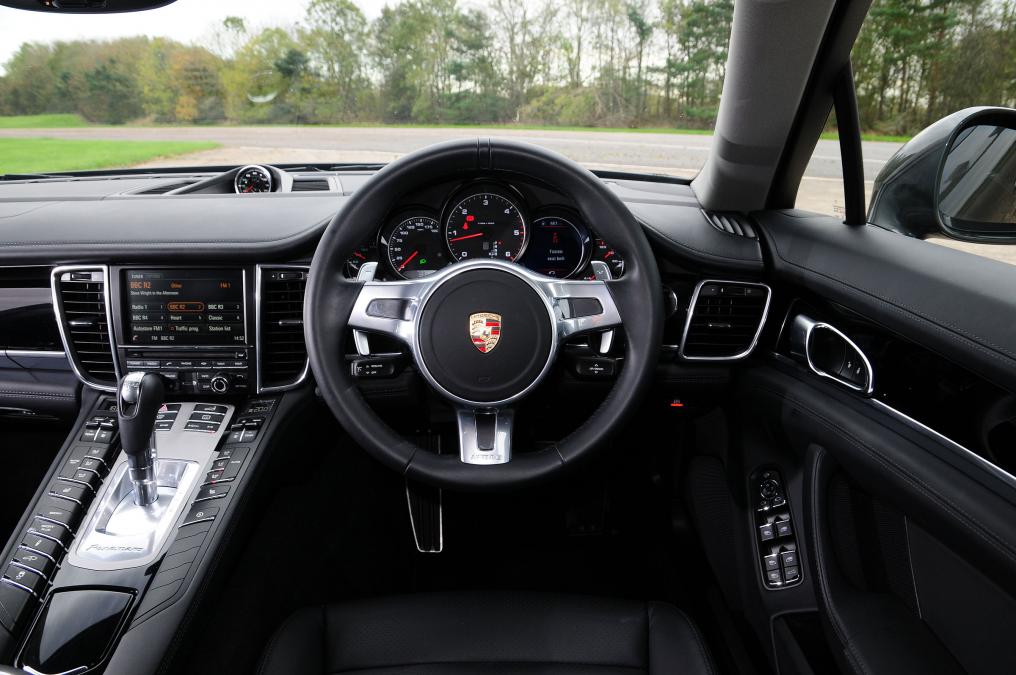 Used Porsche Panamera - dash