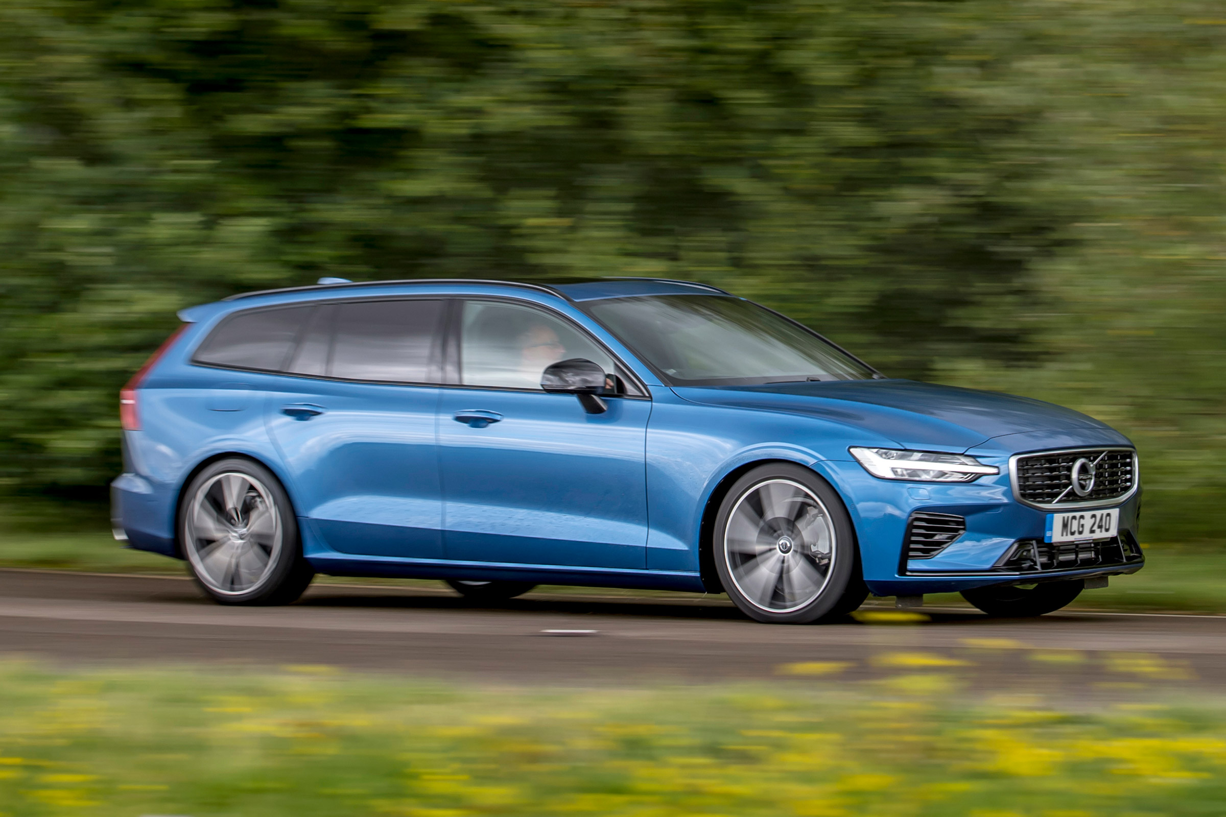 Volvo V60 T8 Twin Engine - side