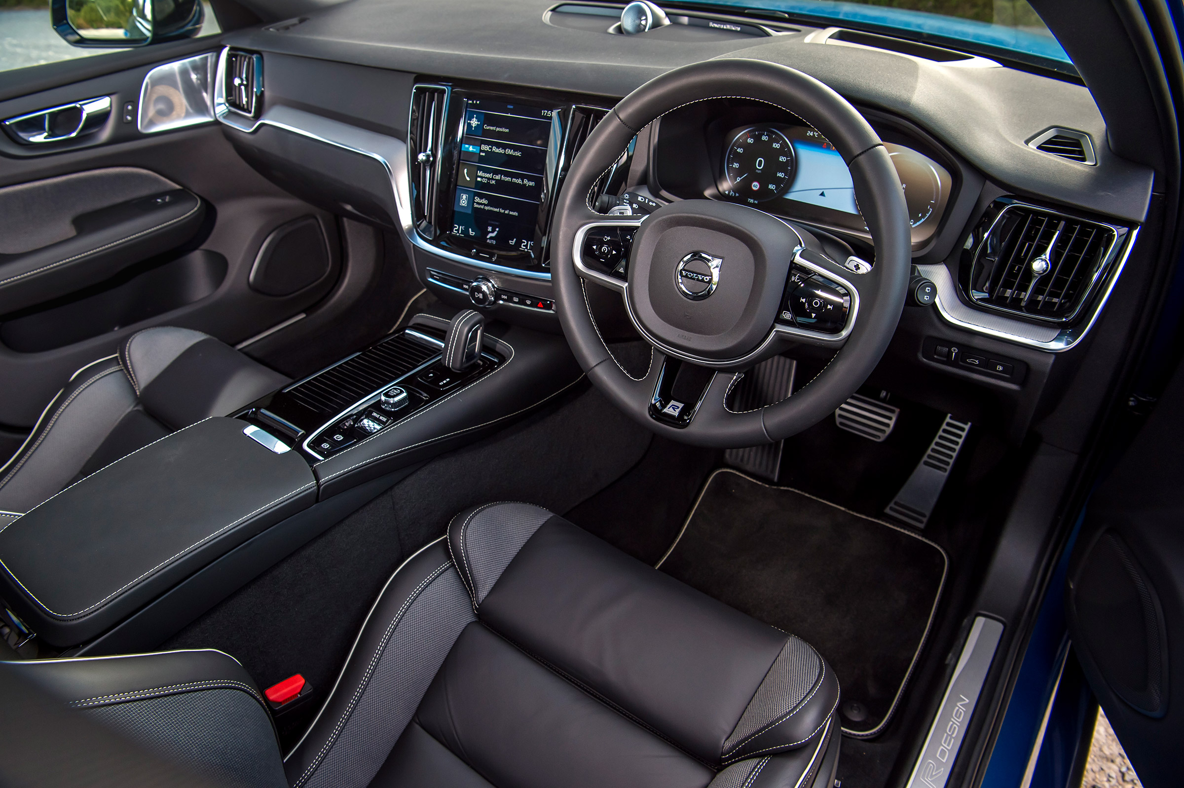 Volvo V60 T8 Twin Engine - cabin