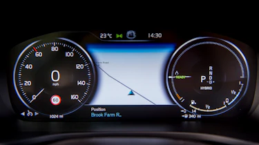 Volvo V60 T8 Twin Engine - dials