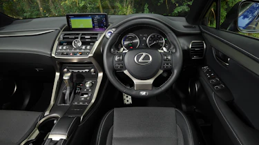 Lexus NX - dash