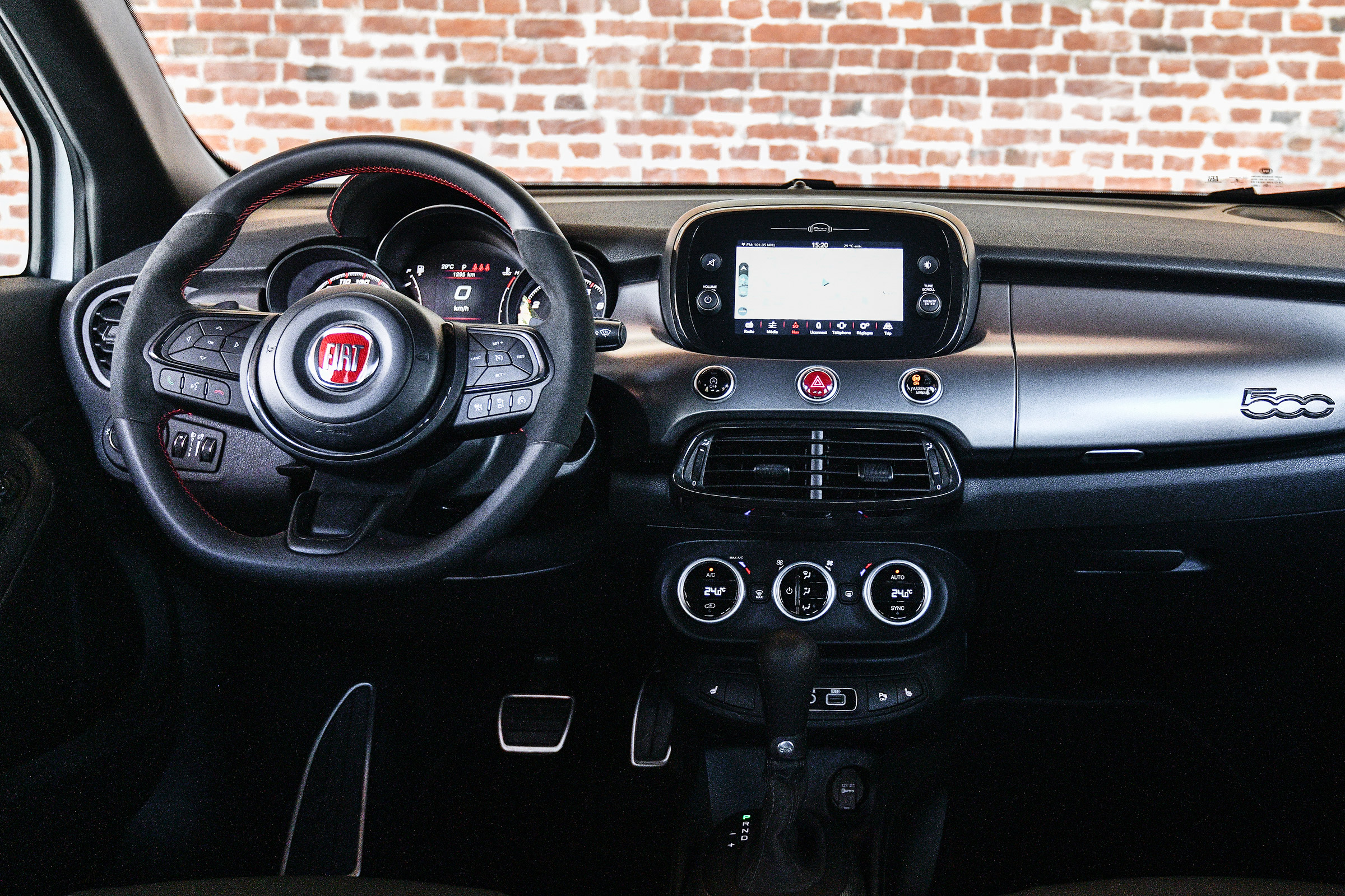 Fiat 500 X Sport - dash